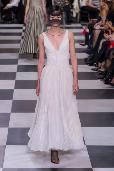 Look 37